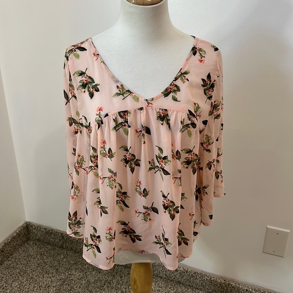 Abercrombie & Fitch Tops - 🏰 Abercrombie & Fitch Semi Sheer Blouse